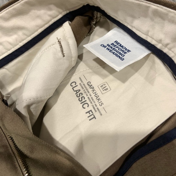 ✨LIKE NEW✨ Men’s GAP Khakis - Picture 3 of 4
